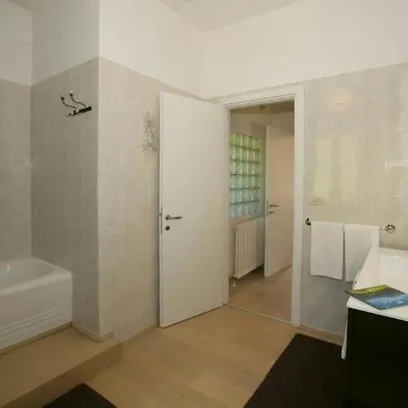 Sleeps 10 Pool * 메나지오